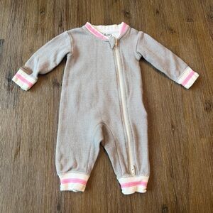 4/20$ Juddlies Baby Grey & Pink 100% Cotton Romper size Newborn